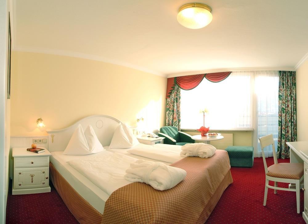 Junior, Double Bed, Balcony