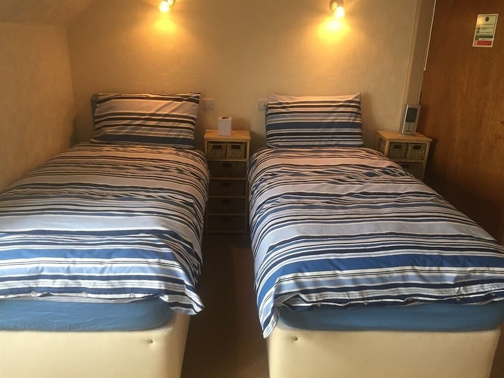 Harbour House B B 13/22