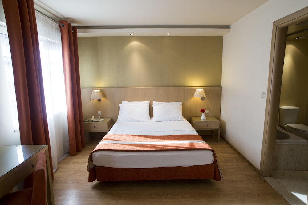 ROOM, DOUBLE BED