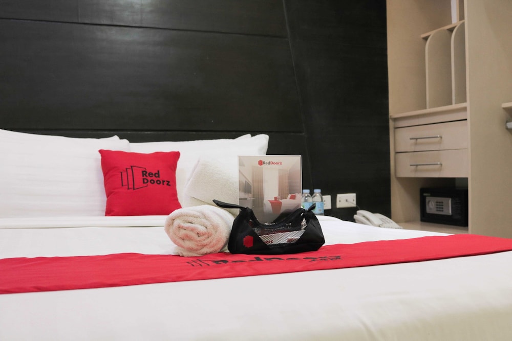 RedDoorz at Grand Apartelle Hernan Cortes Cebu 9/38