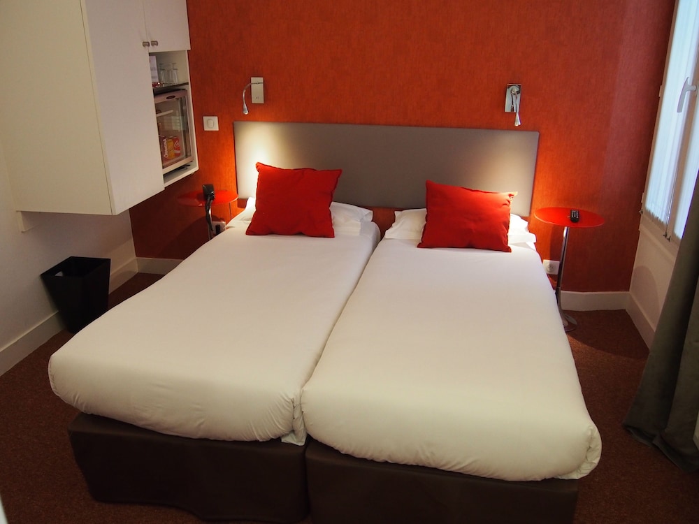 Porte de Versailles Hotel 8/48