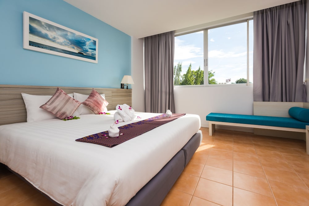 On Hotel Phuket 18/71