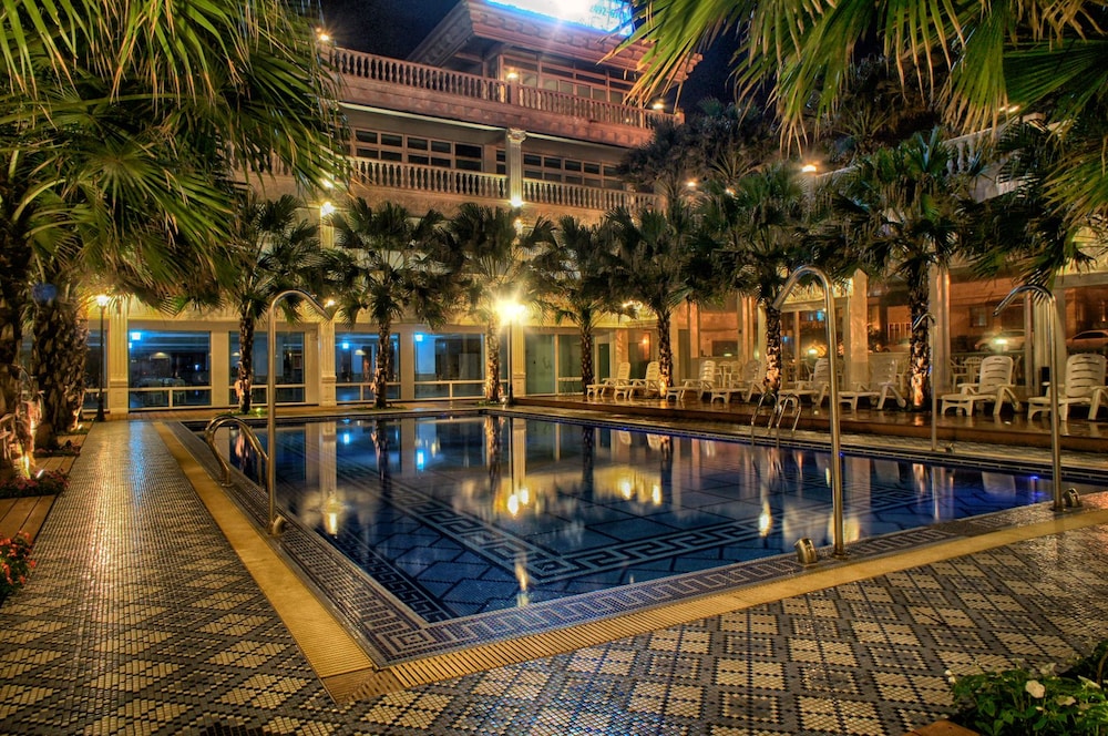 White House Beach Resort 63/71
