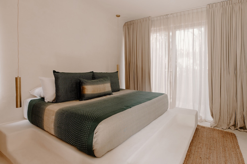 Premium, 1 Queen and 3 King Beds