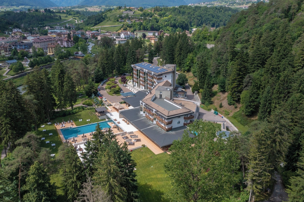 GRAND HOTEL TERME DI COMANO 47/56