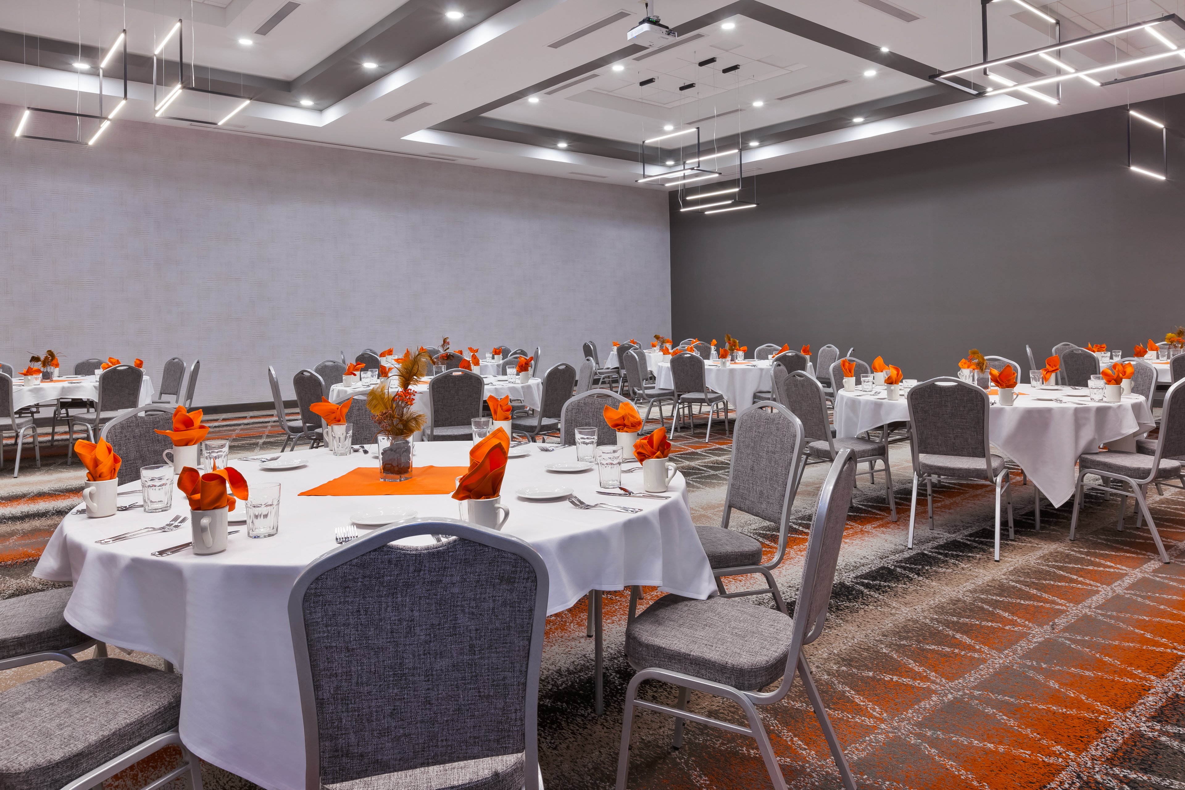 Holiday Inn & Suites Toledo Southwest - Perrysburg 57/59