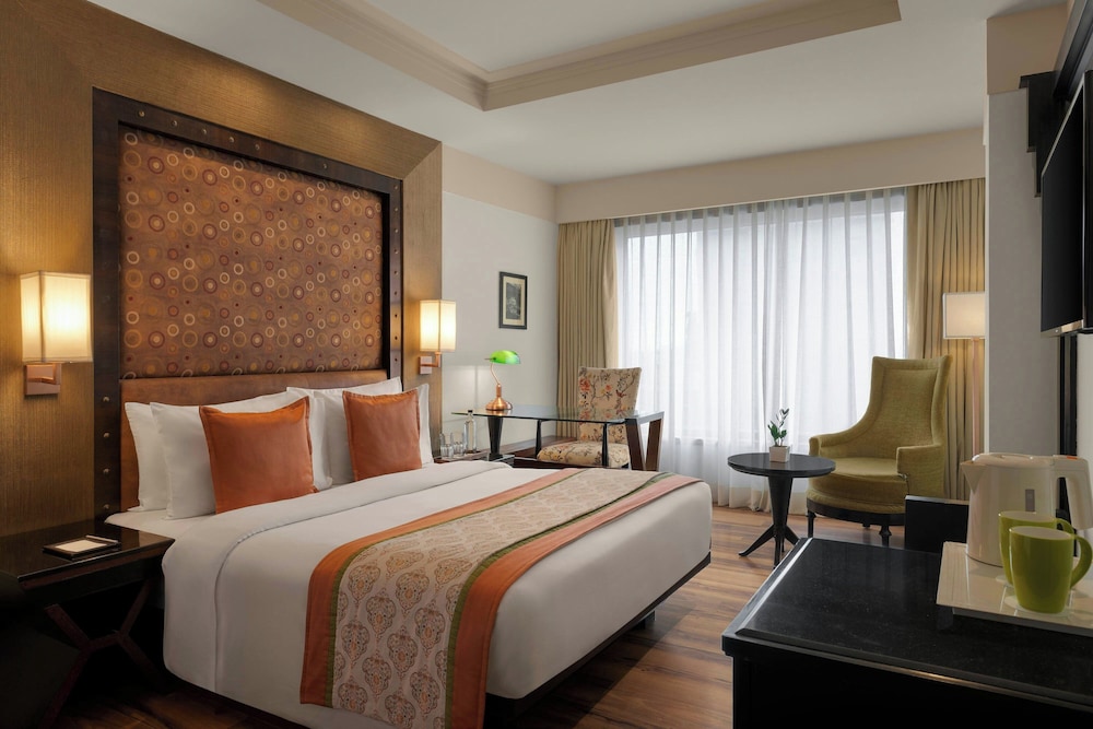 ROOM, QUEEN BED, WITH VIEW