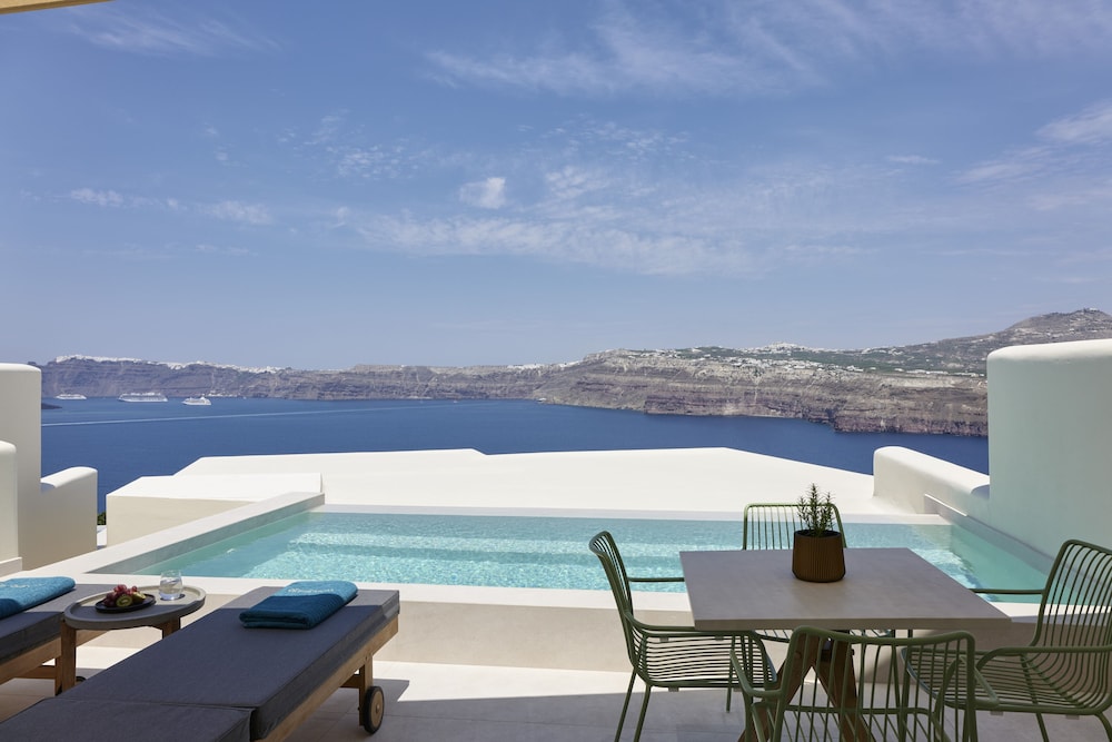 Apanemo Hotel and Suites 52/59