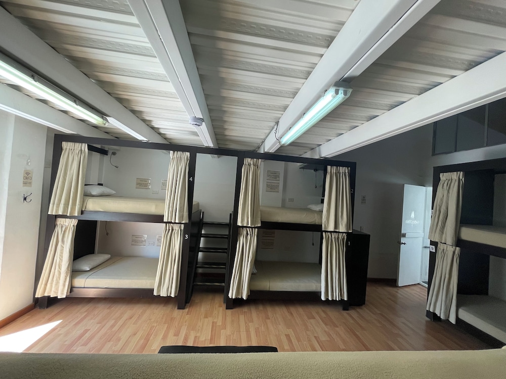 Hostal Lleras Calle 8 37/49