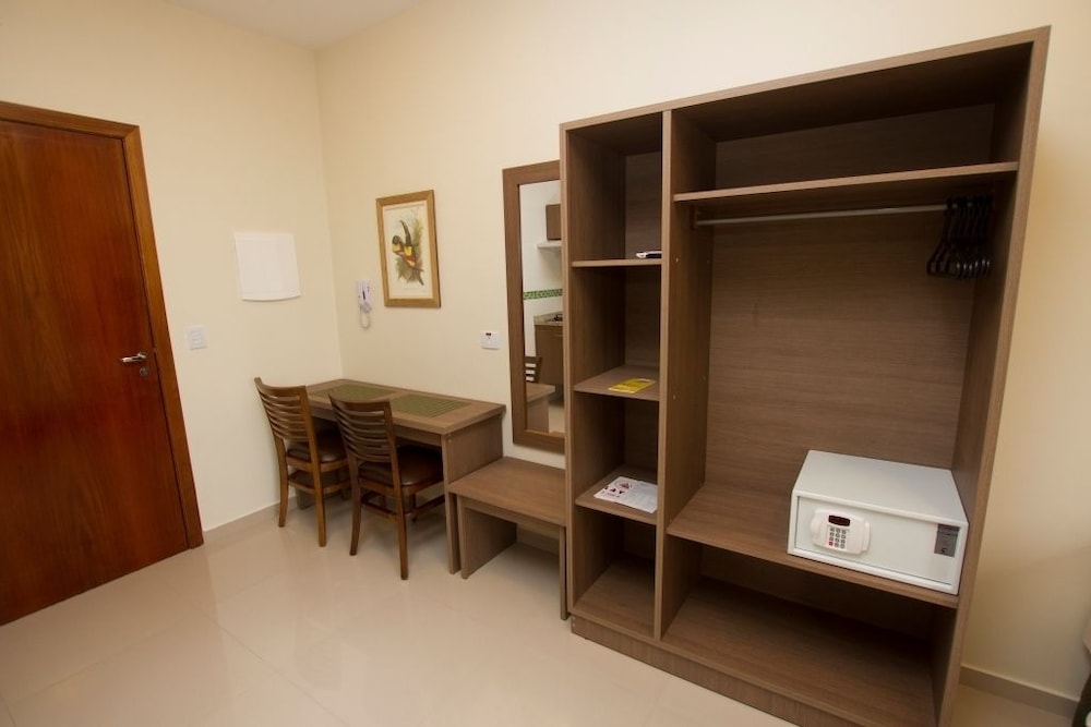 MY FLAT HOTEL 33/40