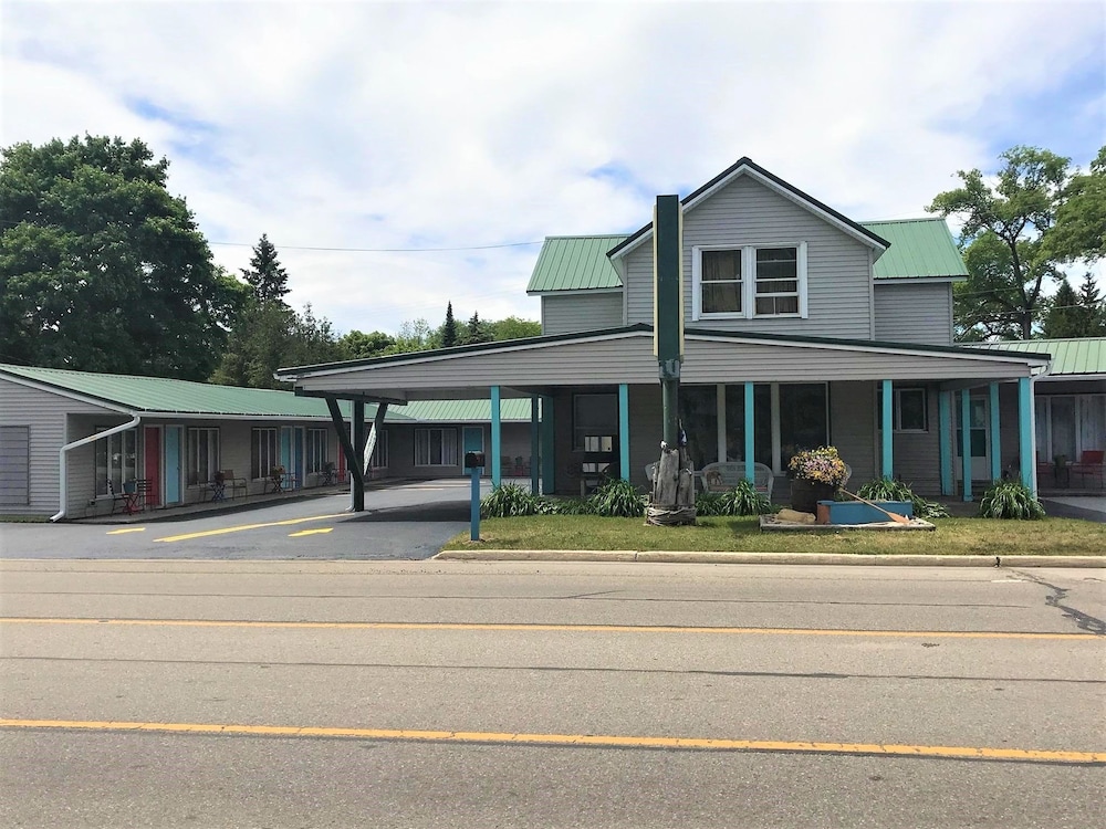 The Monarch Motel 2/17