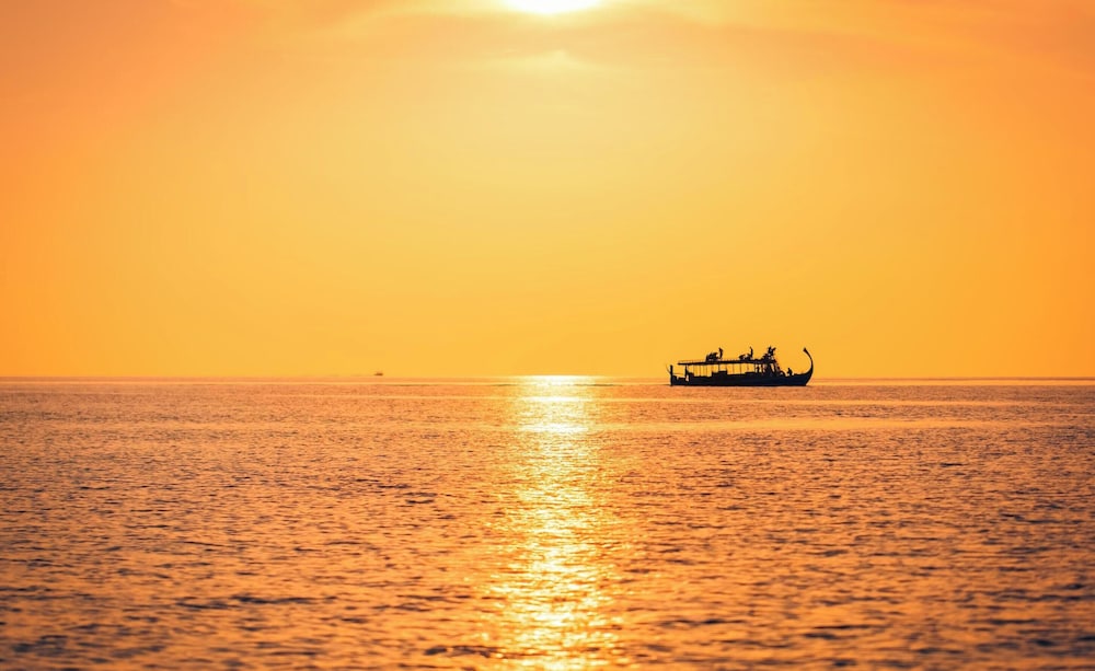 LUX South Ari Atoll 105/109