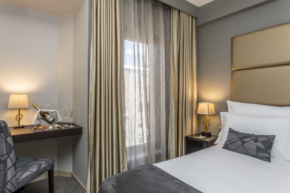 Czar Lisbon Hotel 17/66