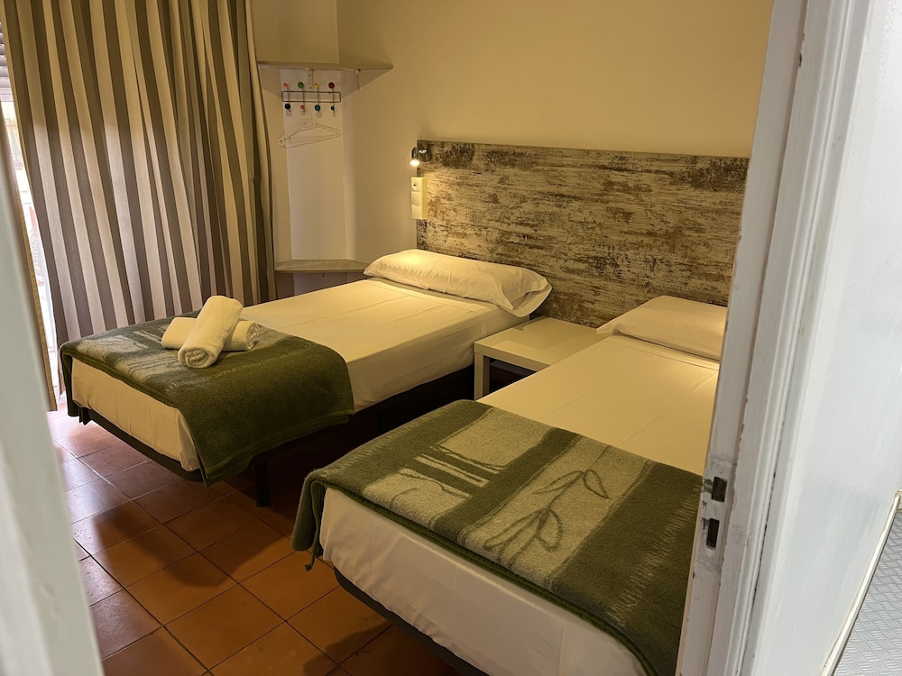 Hostel Almansa 25/50