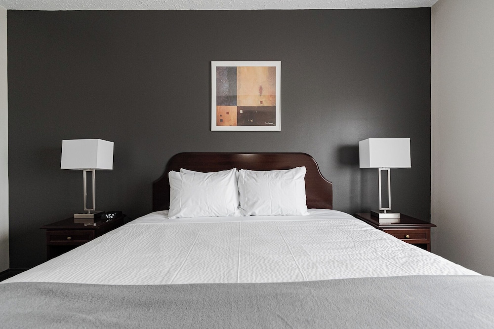 PODOLLAN REZ-IDENCE FORT MCMURRAY 16/50
