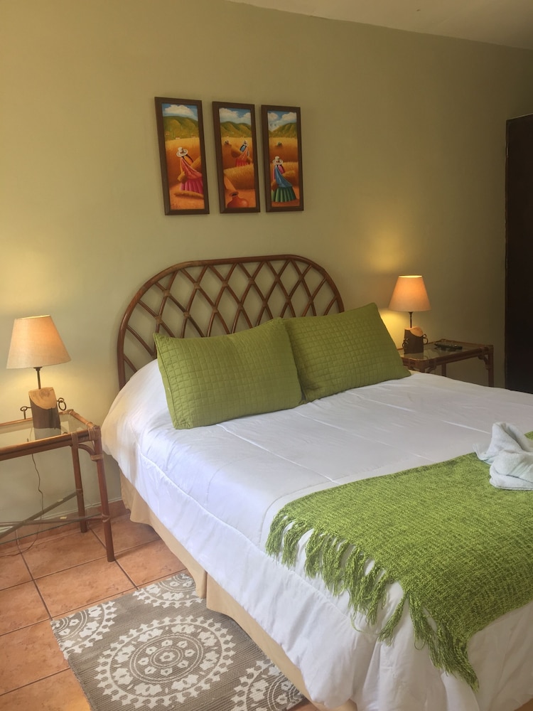 ROOM, SINGLE