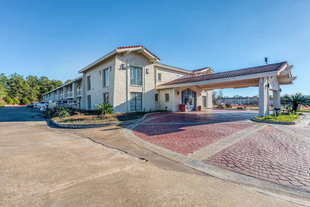 Baymont by Wyndham Nacogdoches Near University 2/16