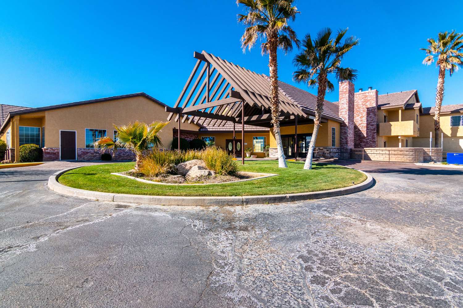 Comfort Inn and Suites Mojave CA 42/46