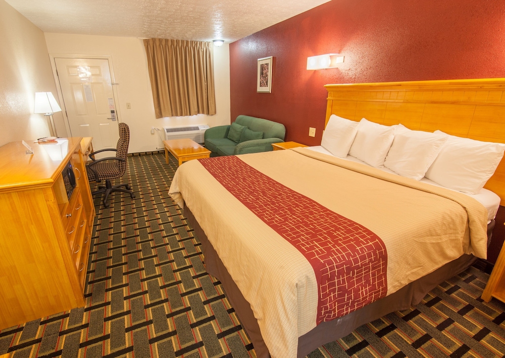 Red Roof Inn Crossville 14/28