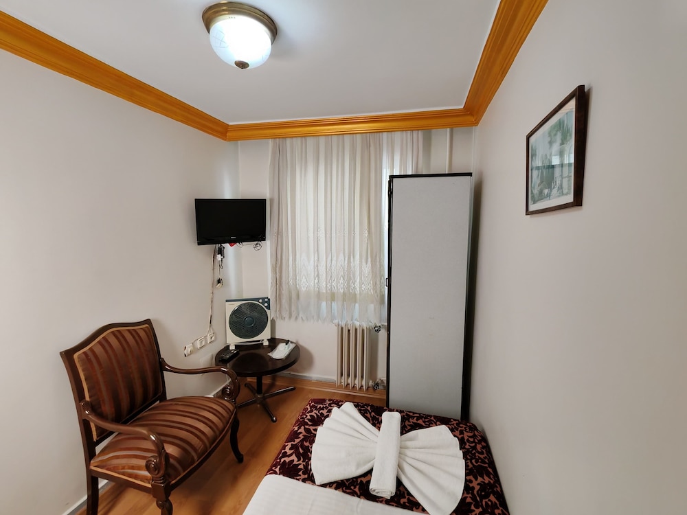 Sirkeci Emek Hotel 57/64