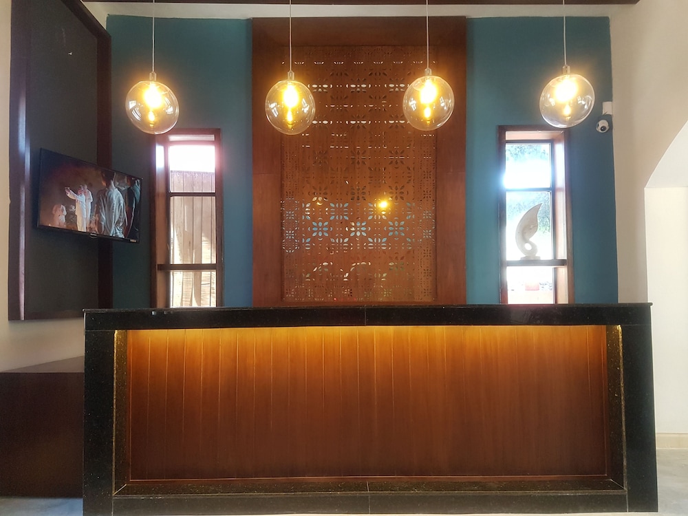 Hotel Holly 6/50