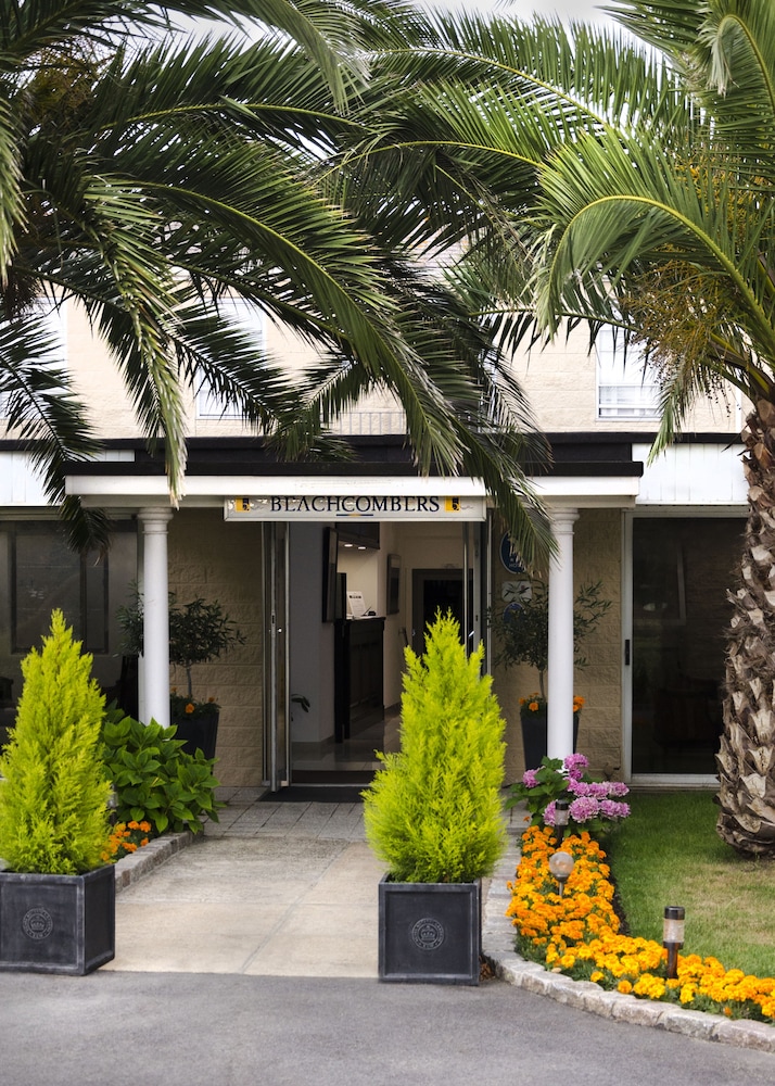 Beachcombers Hotel 3/48