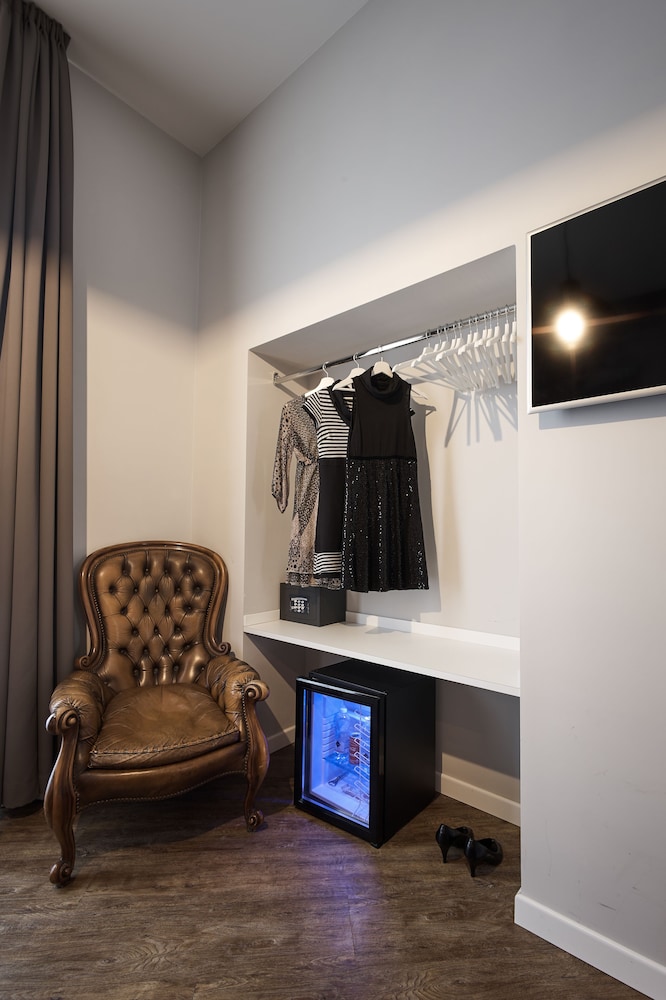 Ara Suite 32/38