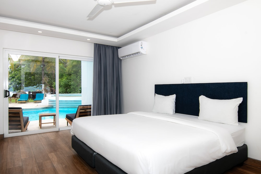 Swim Up, King Bed
