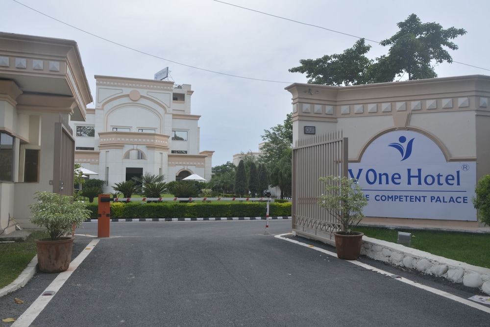 V One Hotel the Competent Palace 40/50