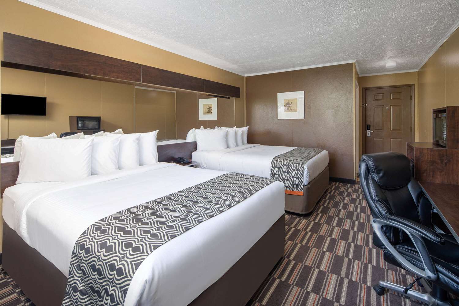 Microtel Inn & Suites by Wyndham Columbia/Fort Jackson N 7/37