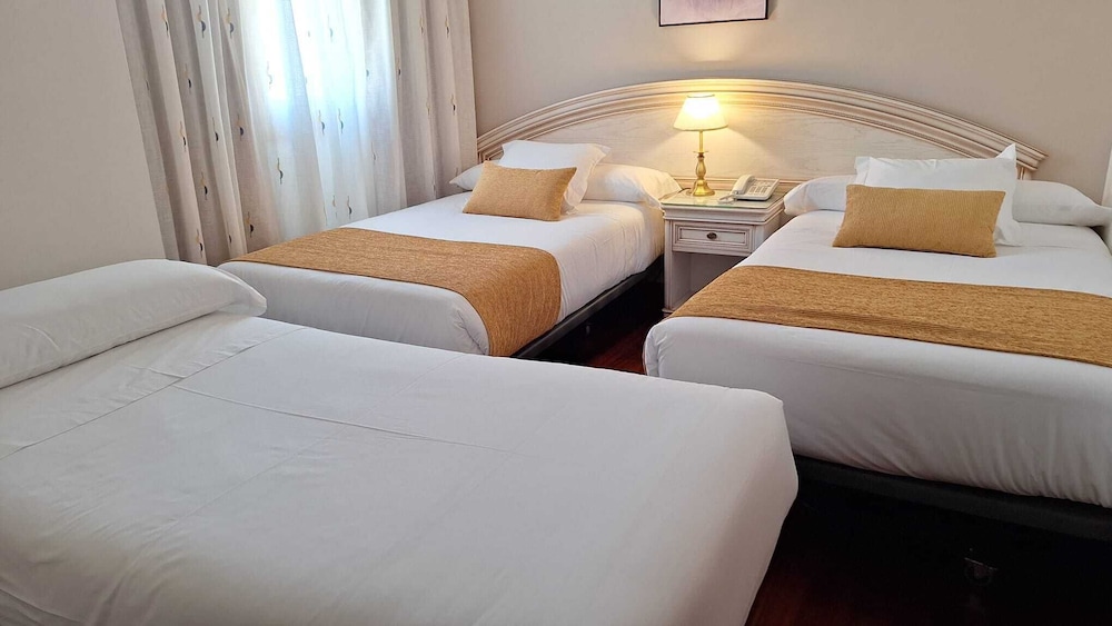Room, Twin Beds, Murphy Bed