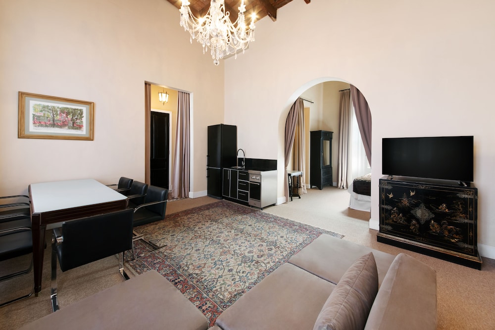 Hotel del Casco 51/75