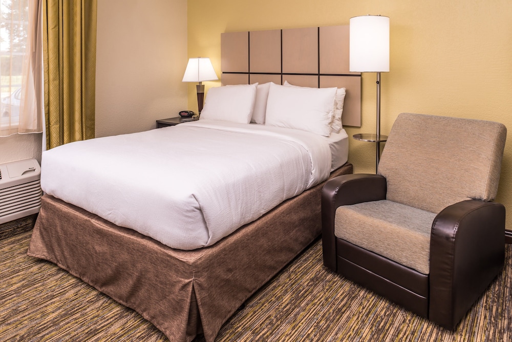 Candlewood Suites Kansas City 20/53