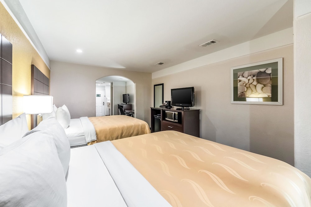 Quality Inn & Suites Seaworld North 15/42