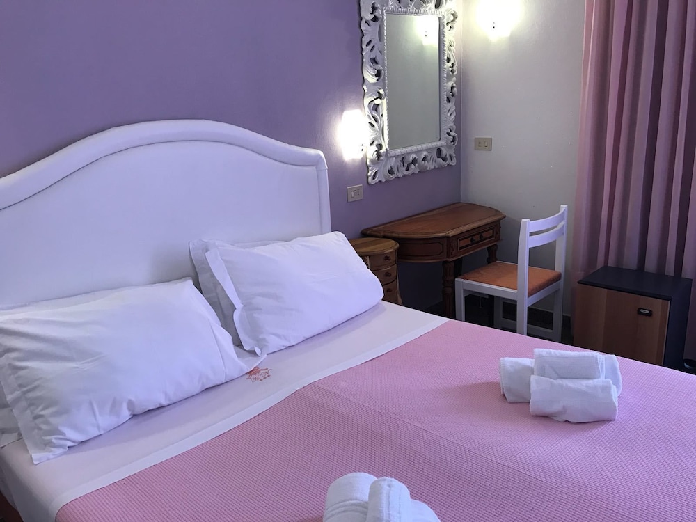 ROOM, DOUBLE OR TWIN BED, SEA VIEW