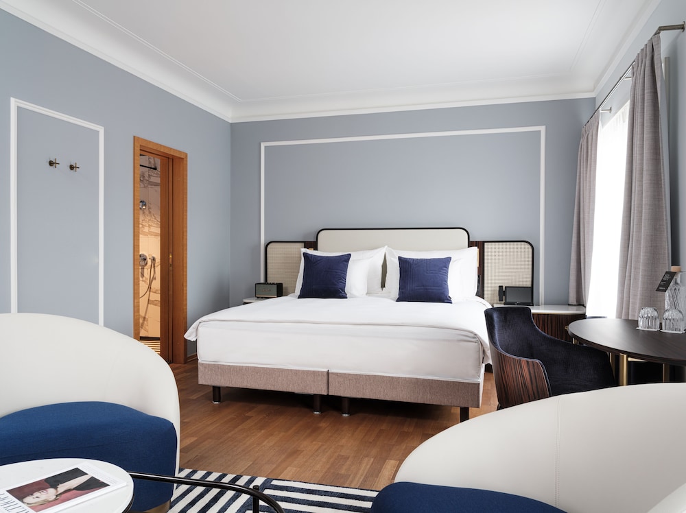DELUXE, DOUBLE BED
