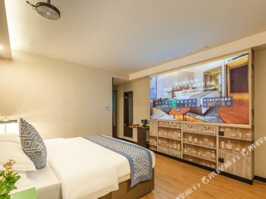 Feature, Queen Bed