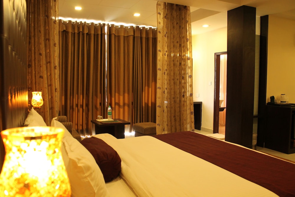 Surya Hotel 41/74