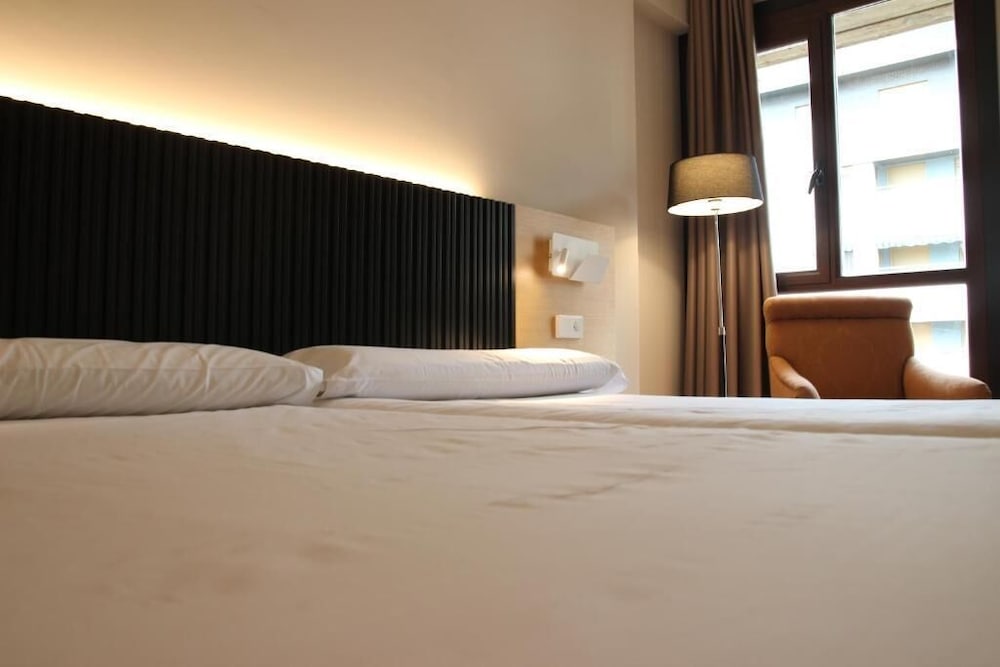 Hotel Alcantara 4/24