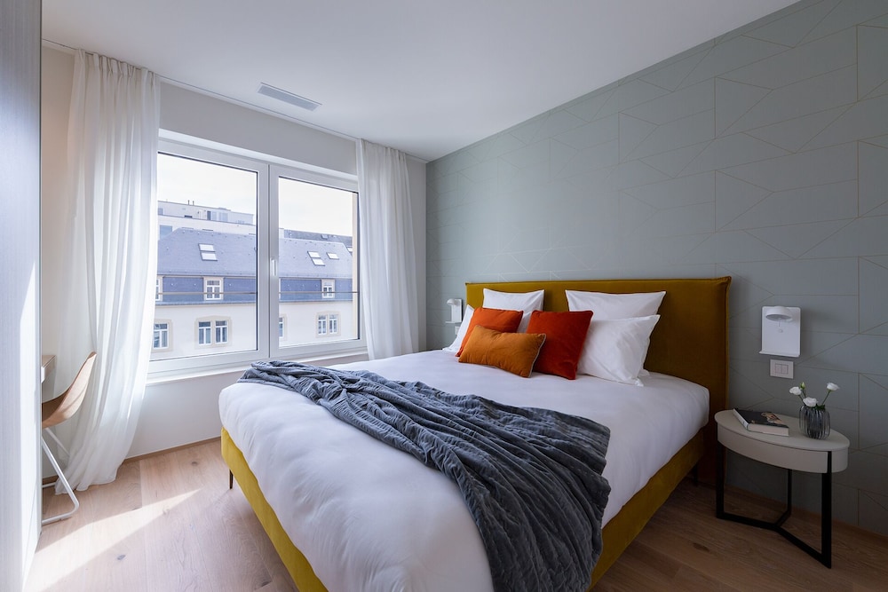 1 BEDROOM, EXECUTIVE, APARTMENT