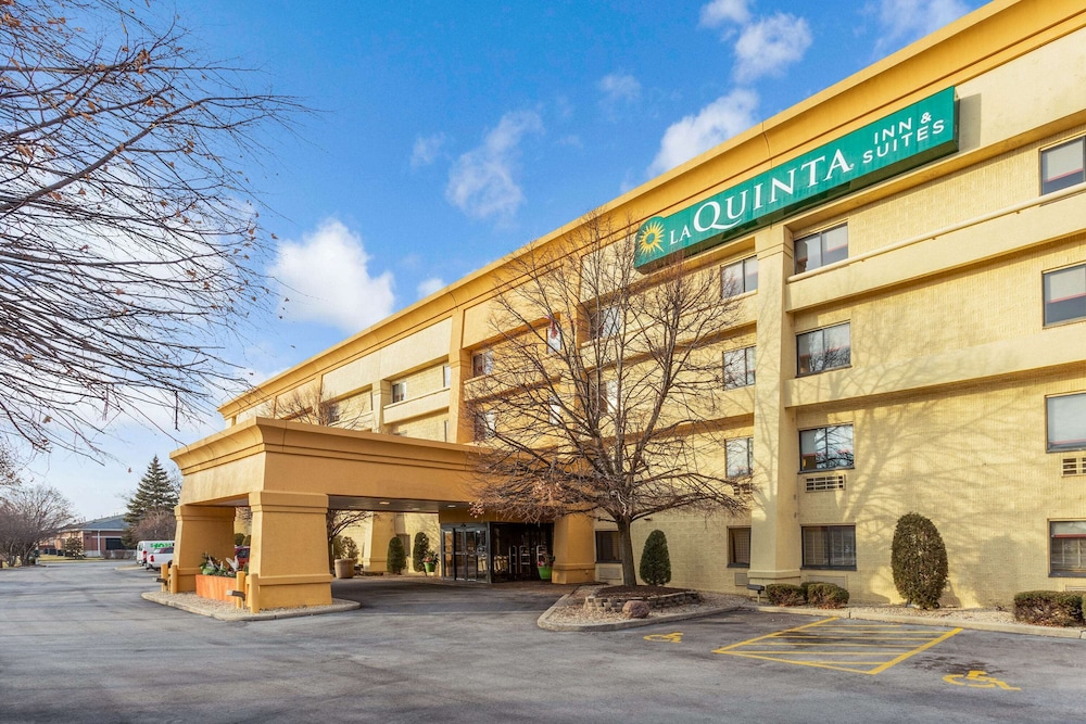 La Quinta Inn & Suites by Wyndham Chicago Tinley Park 1/47