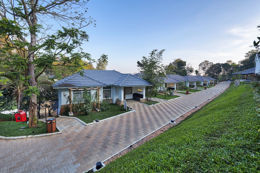 Sterling Wayanad 47/50