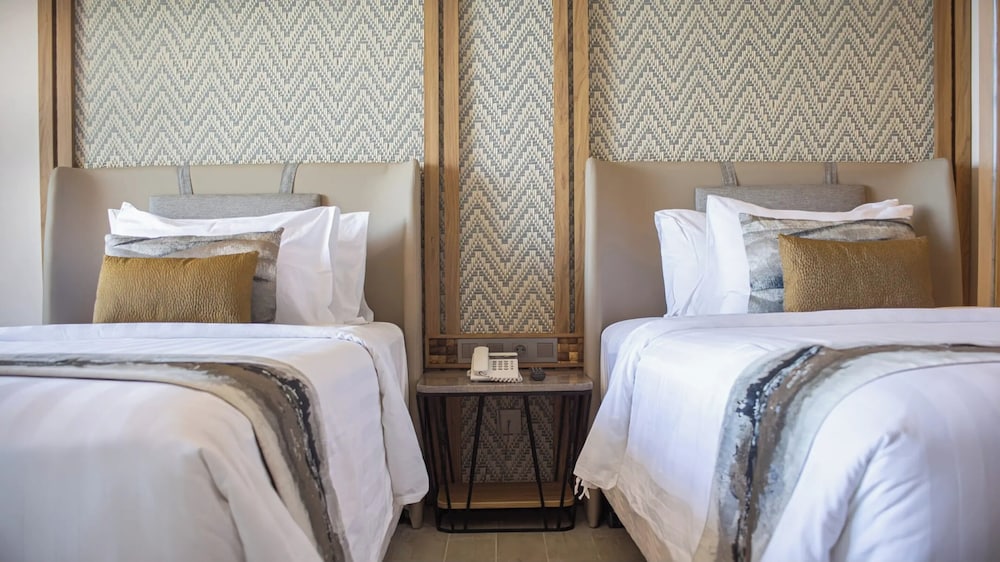 غرفة بريميير بسريرين منفصلين بإطلالة على البحر، Louis Kienne Resort Senggigi 3/8