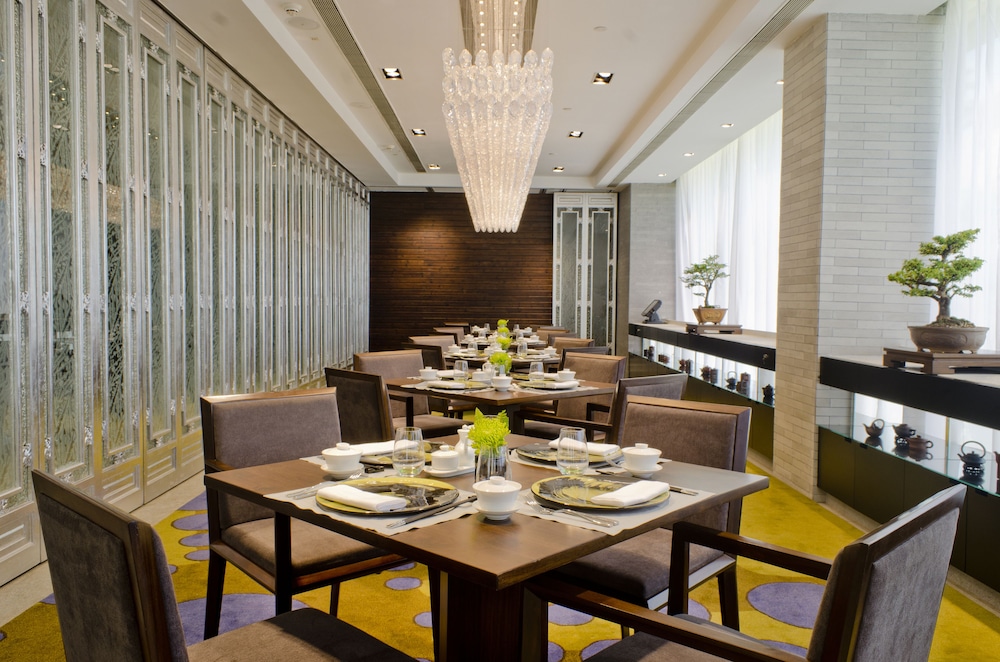 TAJ LANDS END 71/84