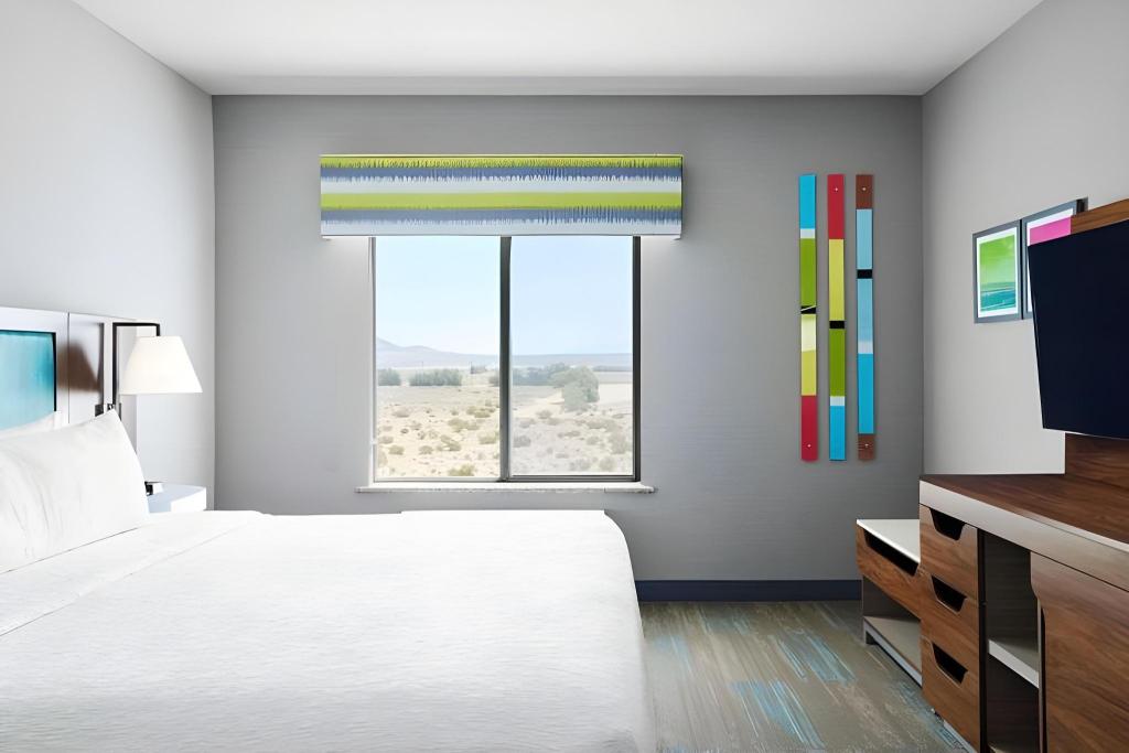Suite, King Bed, Sofa, Accessible