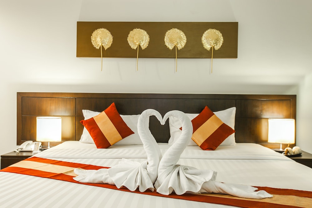 GRAND, DELUXE, DOUBLE OR TWIN BED