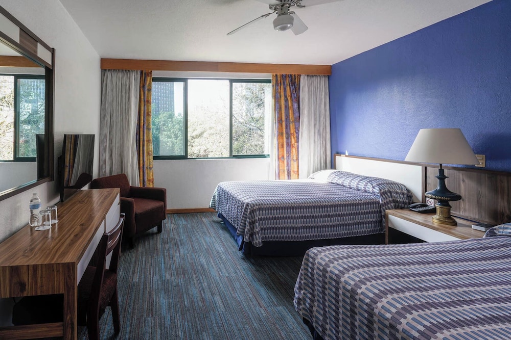 STANDARD, 2 DOUBLE BEDS