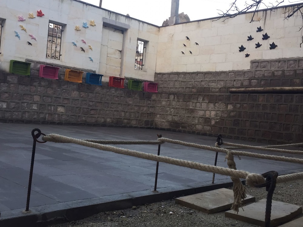 Ozbek Stone House 27/50