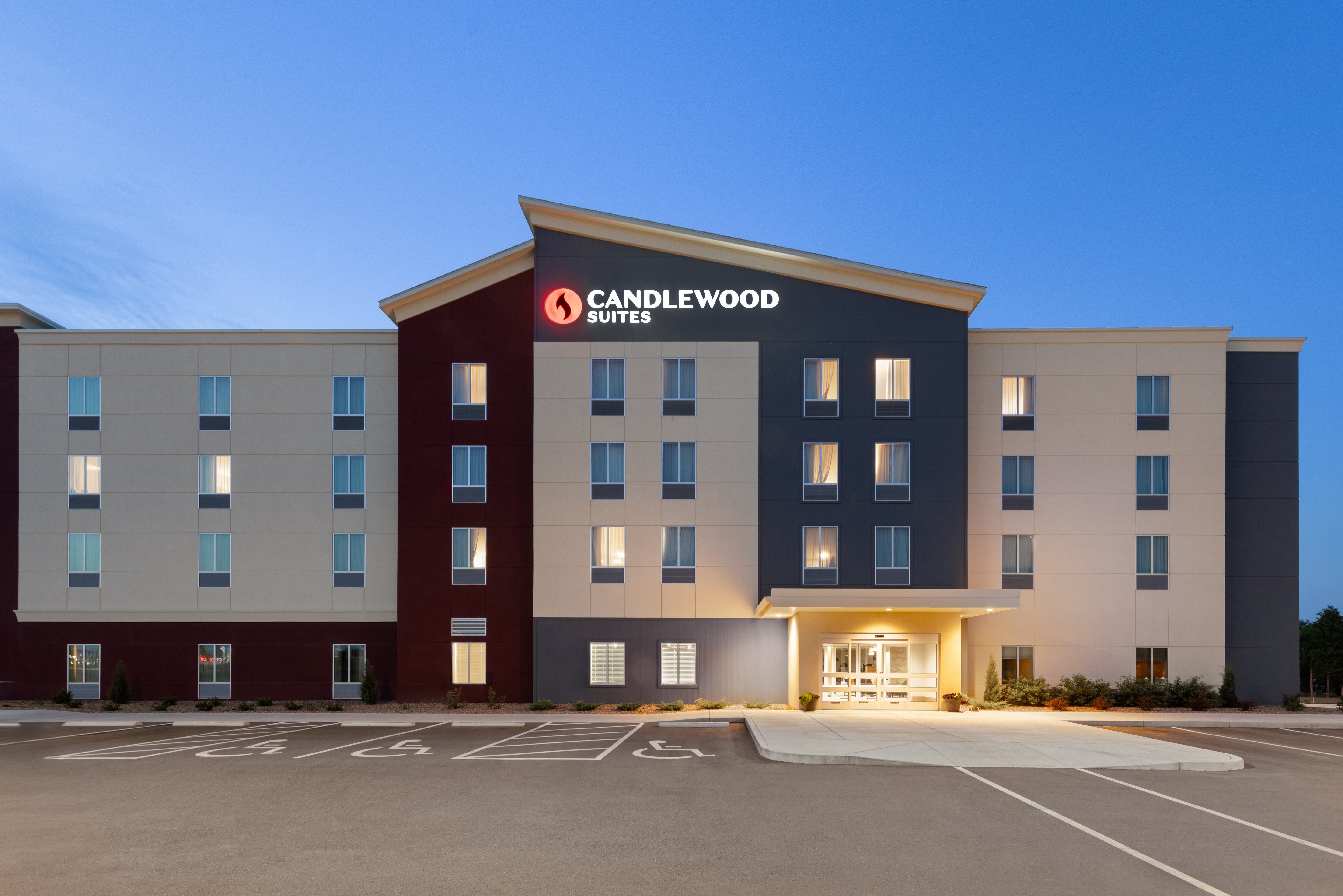 Candlewood Suites McPherson 15/18