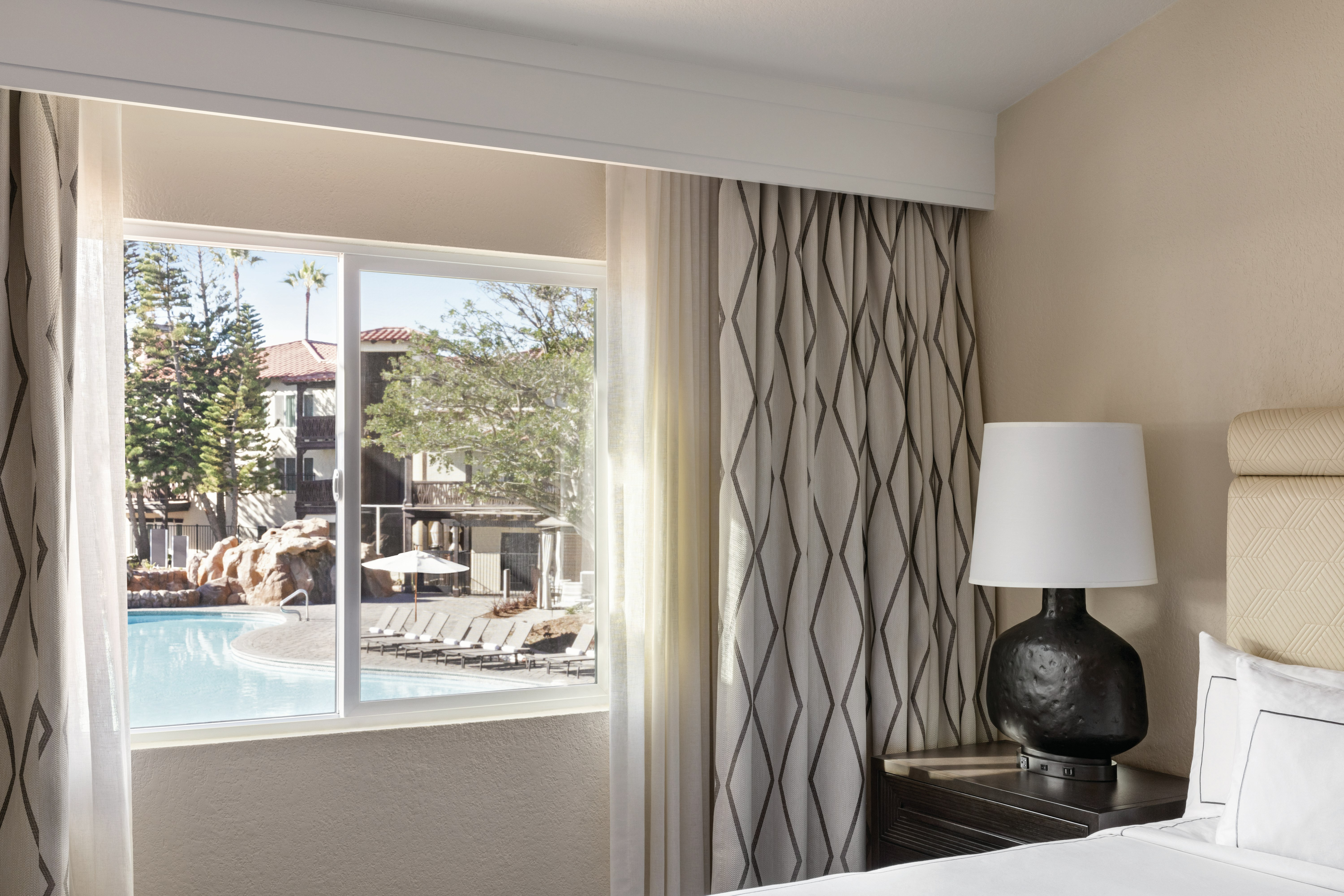 Suite, King Bed, Pool View